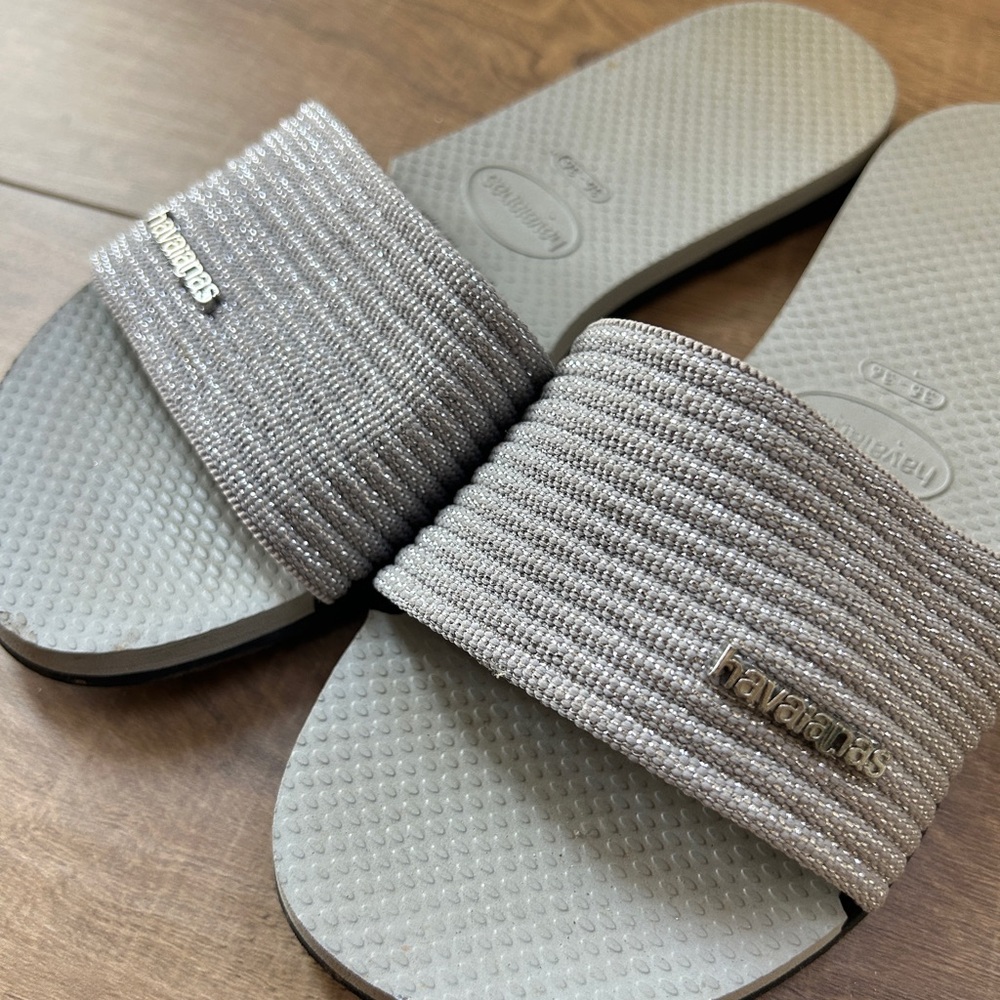 Havaianas Silver Glitter Ribbed Slide Sandals